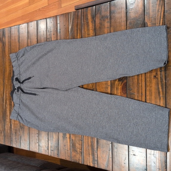 Lululemon on the fly pants - Picture 3 of 8